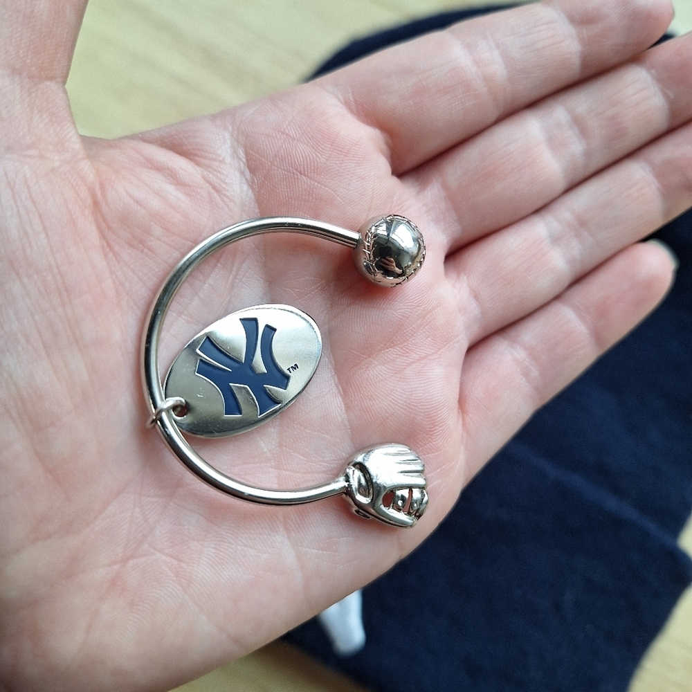 Vintage Y2K New York Yankees Charm/Keyring